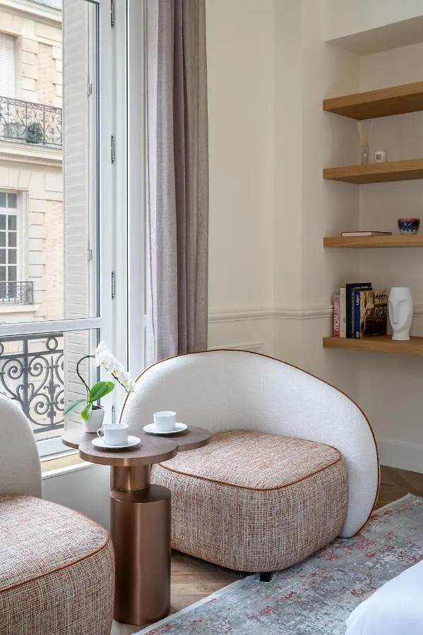 Appartement Avenue Montaigne - Paris Champs Elysees Apartment