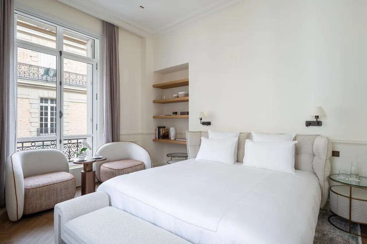 Appartement Avenue Montaigne - Paris Champs Elysees Apartment