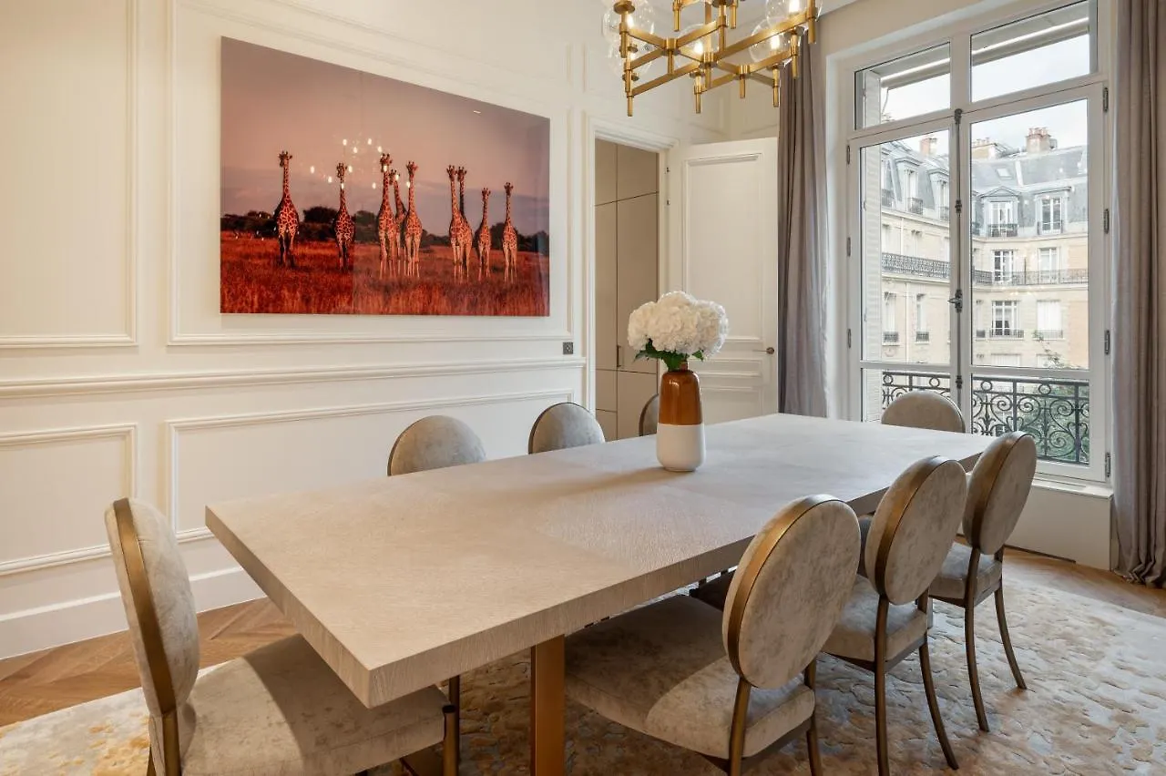 Appartement Avenue Montaigne - Paris Champs Elysees Apartment
