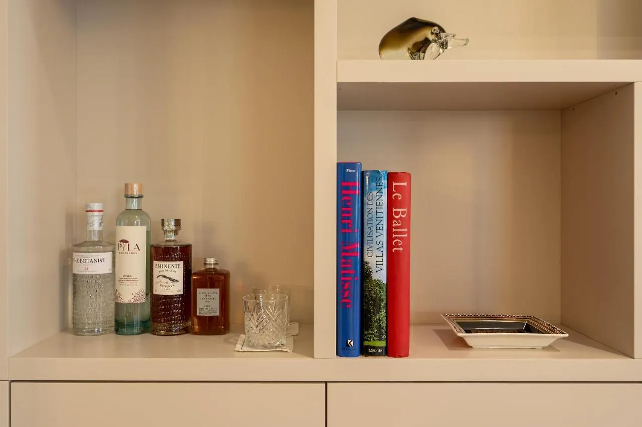 Apartment Appartement Avenue Montaigne - Paris Champs Elysees