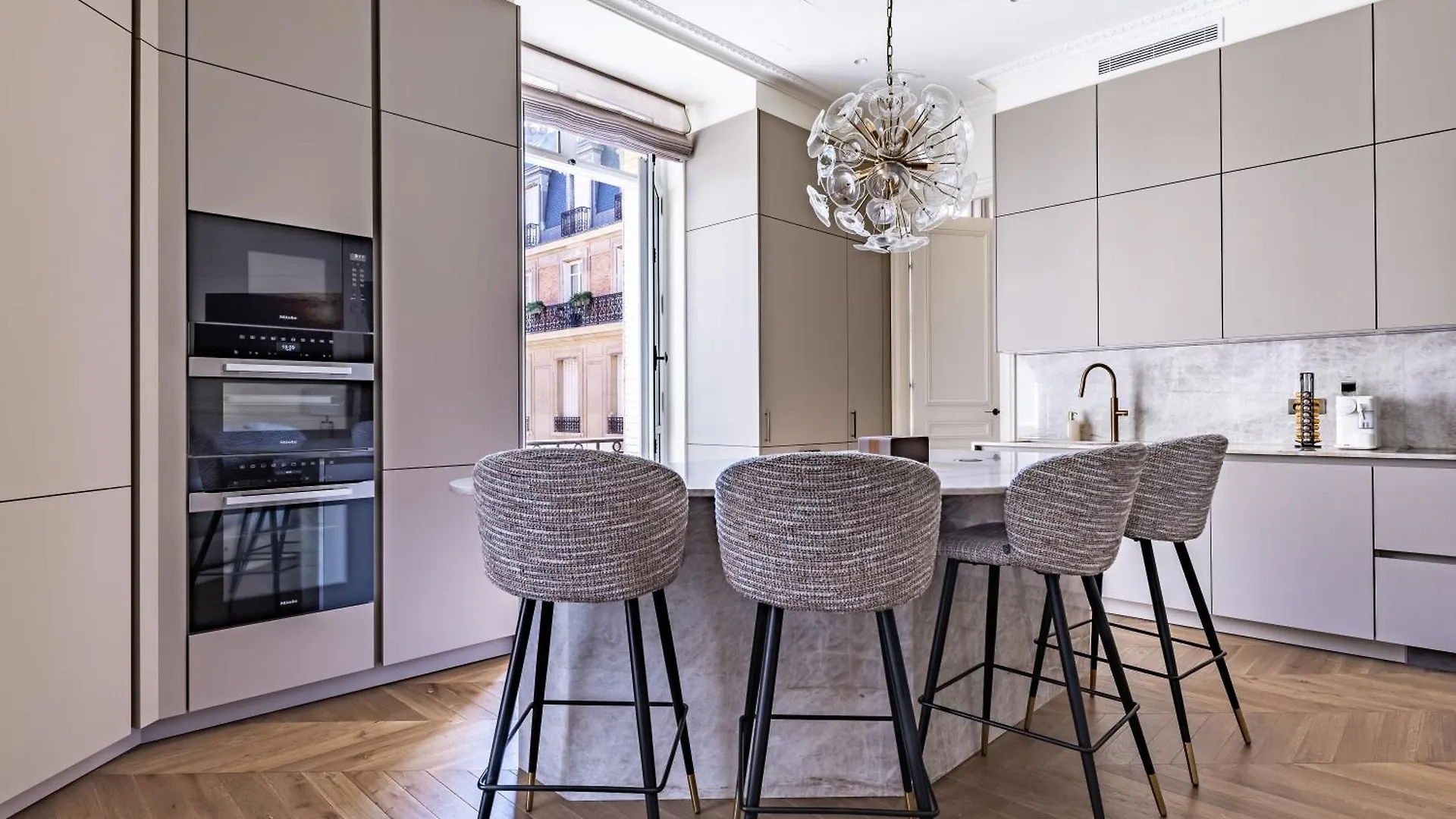 Appartement Avenue Montaigne - Paris Champs Elysees Apartment