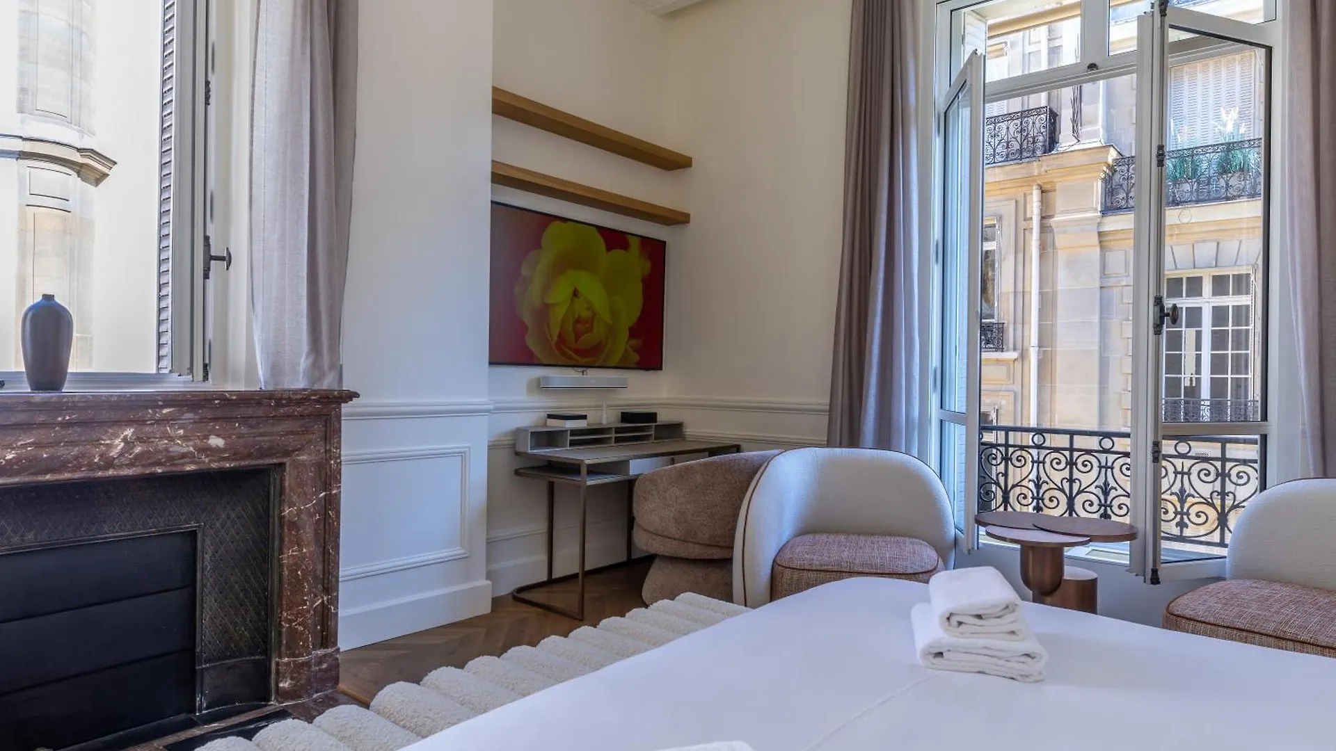 Appartement Avenue Montaigne - Paris Champs Elysees Apartment