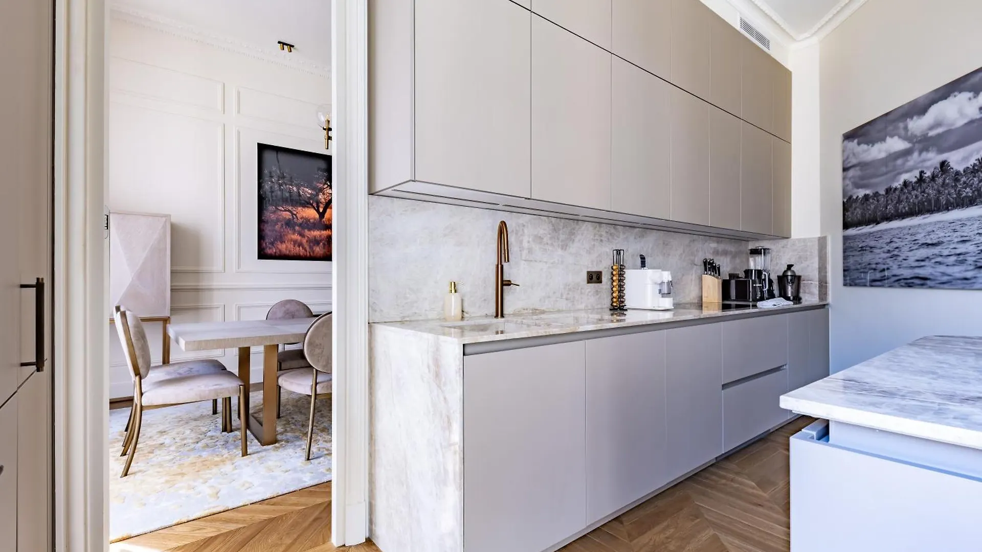 Appartement Avenue Montaigne - Paris Champs Elysees 0*,  France