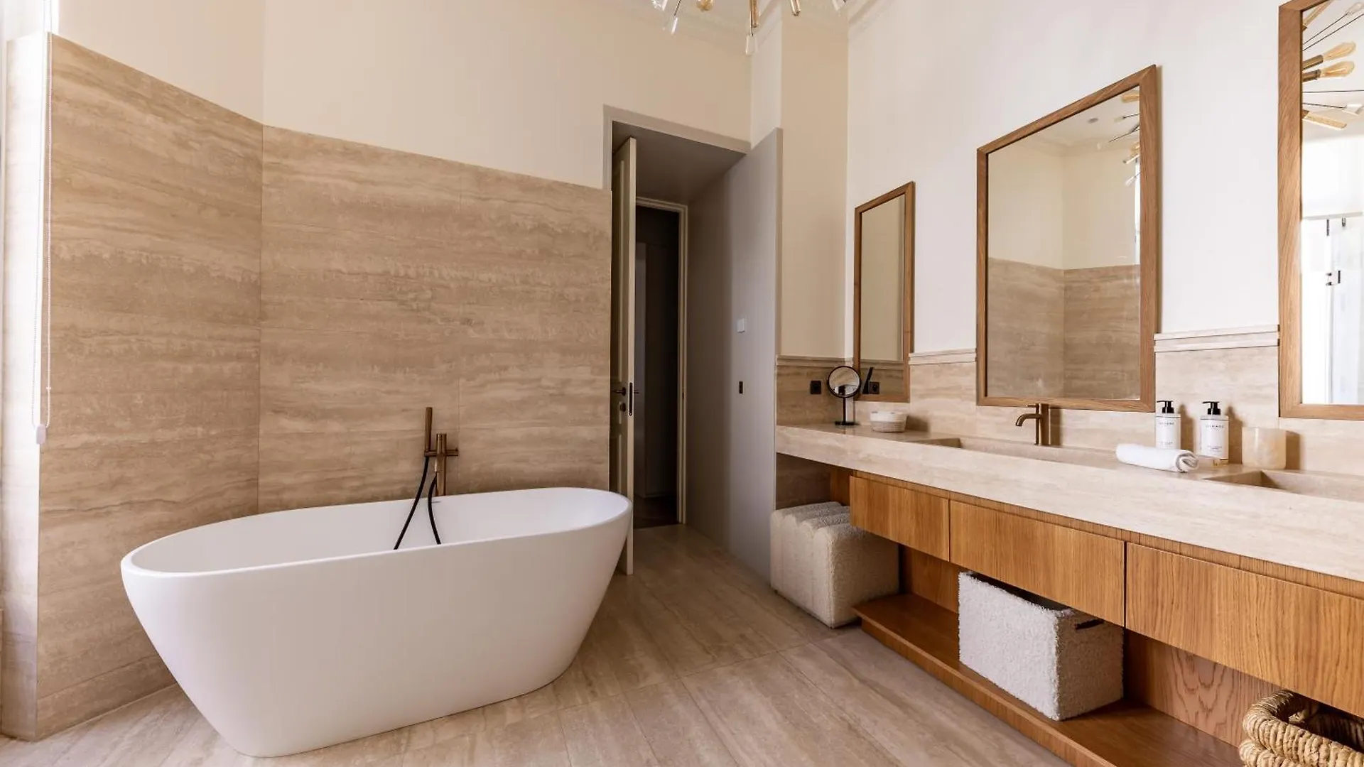 Appartement Avenue Montaigne - Paris Champs Elysees Apartment